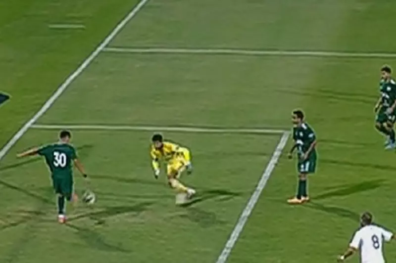 "هدف رائع ولكن في مرمانا".. "جول كوميدي جديد" ينضم لقائمة غرائب الدوري